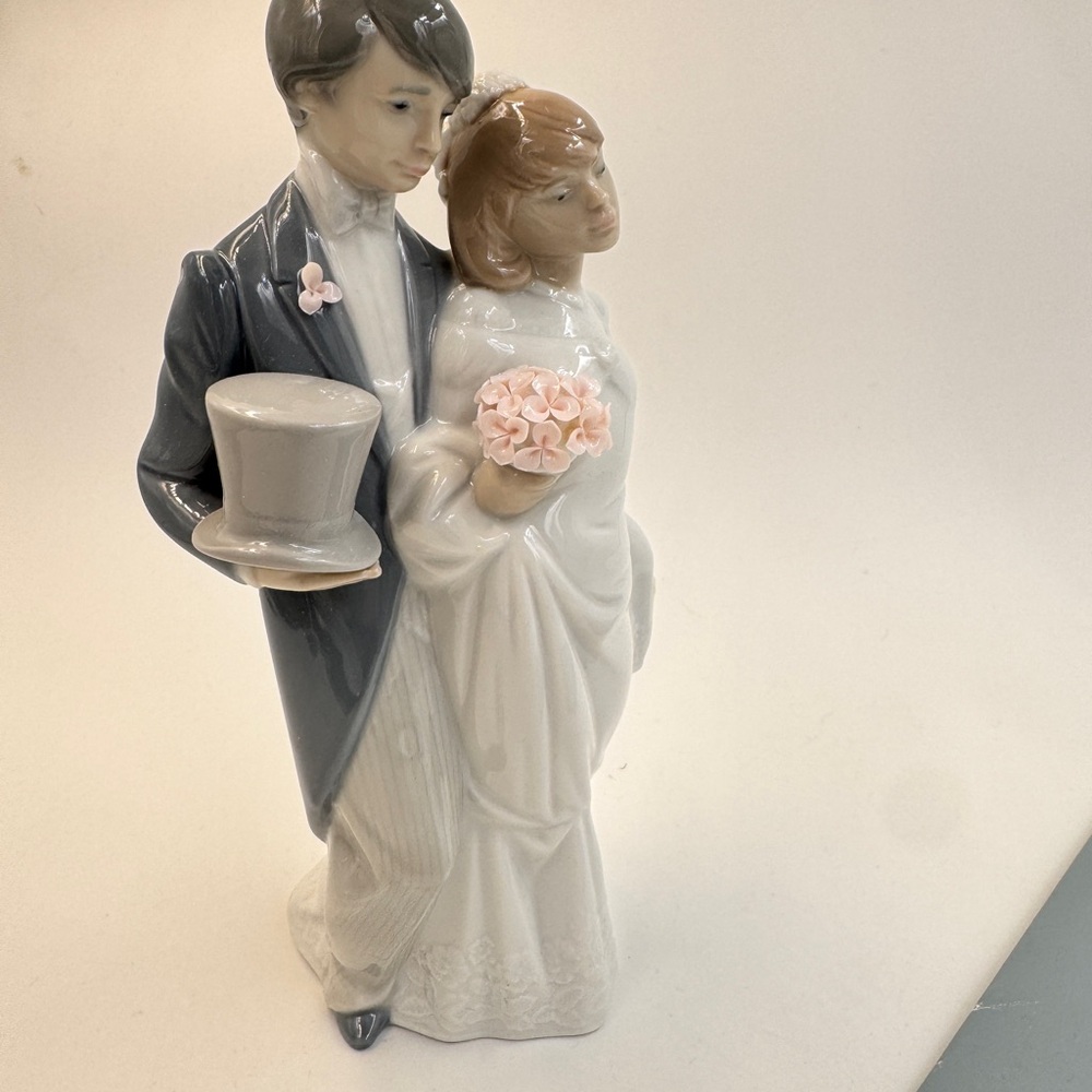 Lladró Bride & Groom Wedding Figurine – Hand Made in Spain – With Box